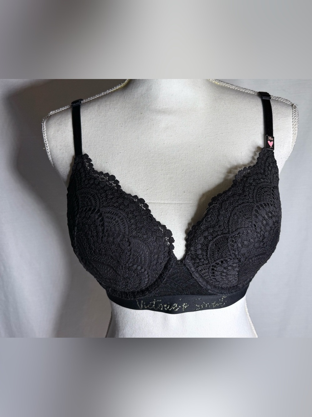 Victoria’s Secret Black Lace Plunge Push Up Bra Women’s 38B Logo NWT